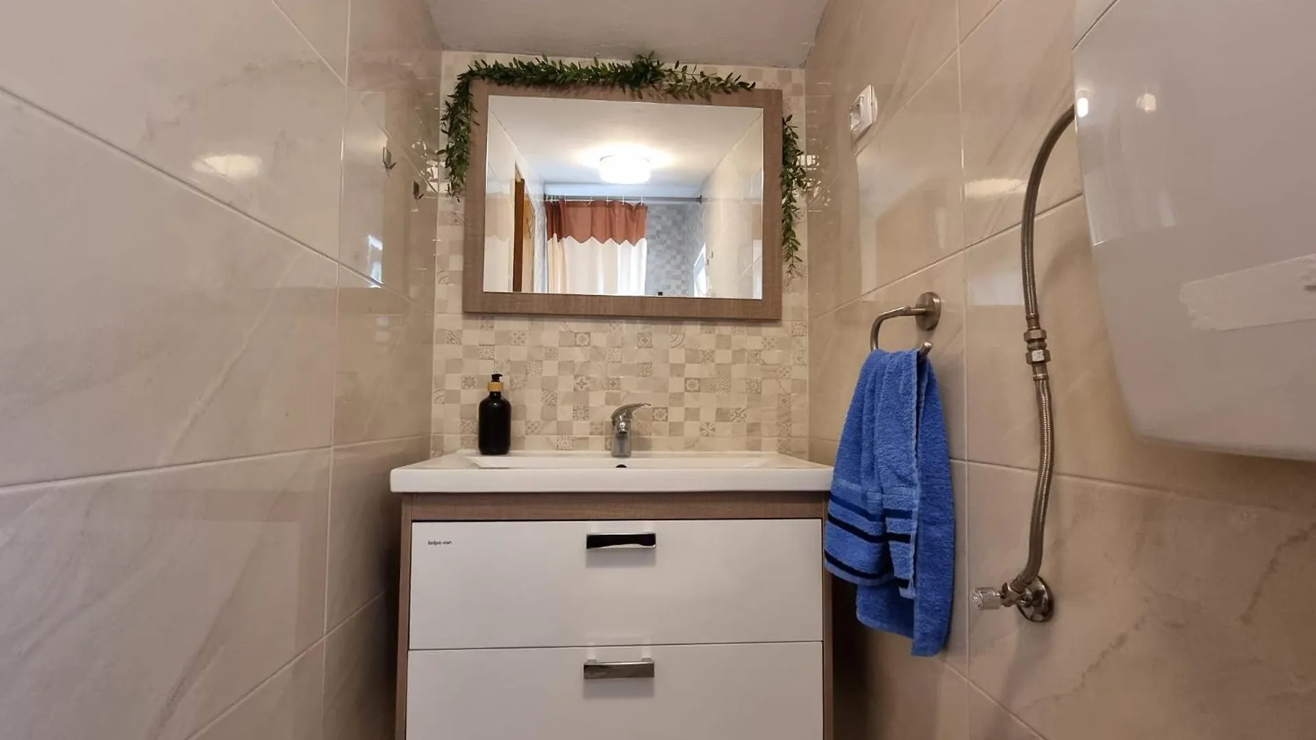 Apartmani Delminium Vir 0*,