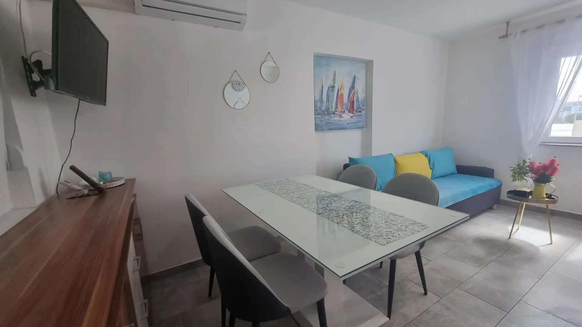 Apartmani Delminium Vir 0*,