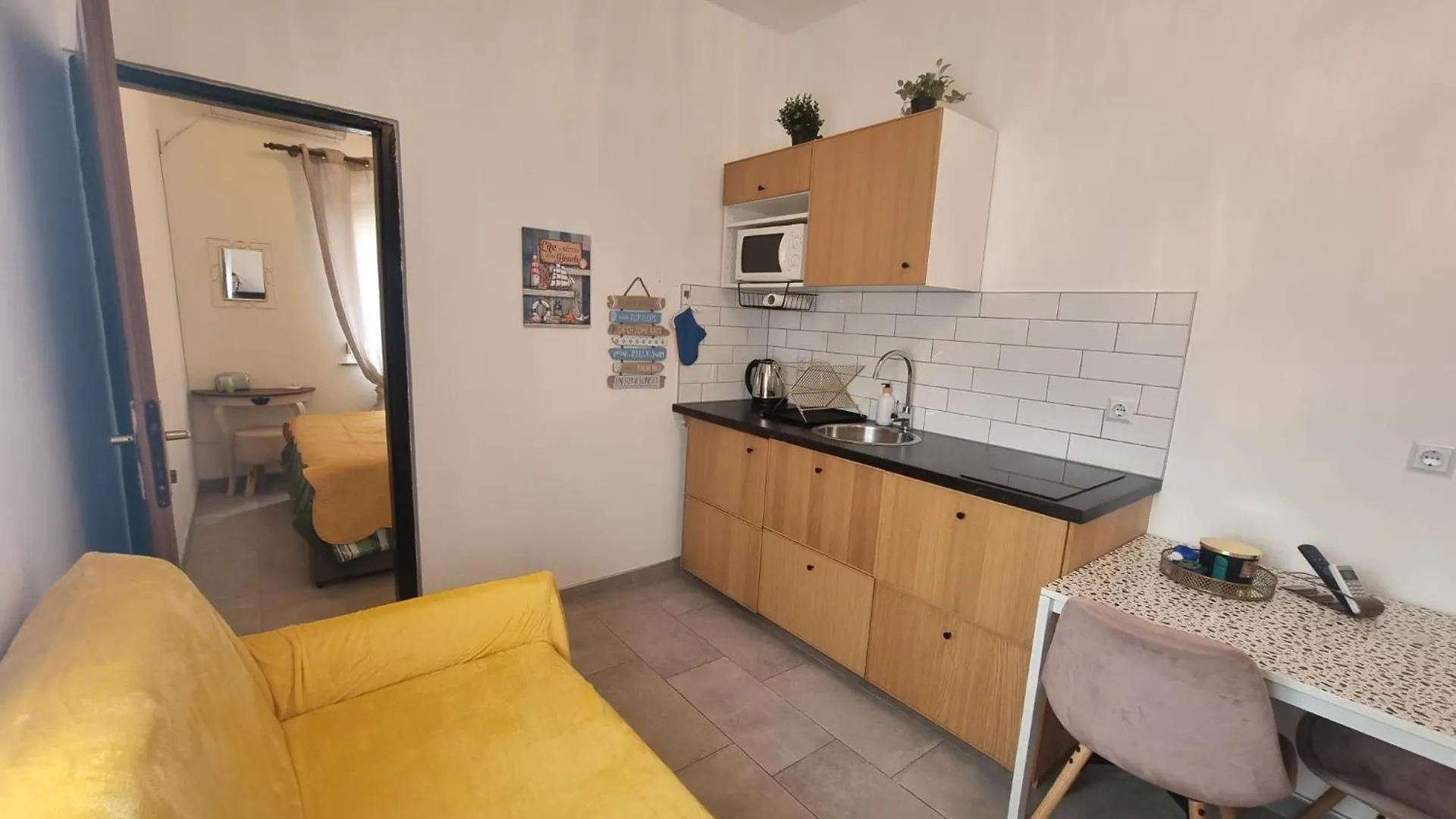 Apartmani Delminium Vir 0*,