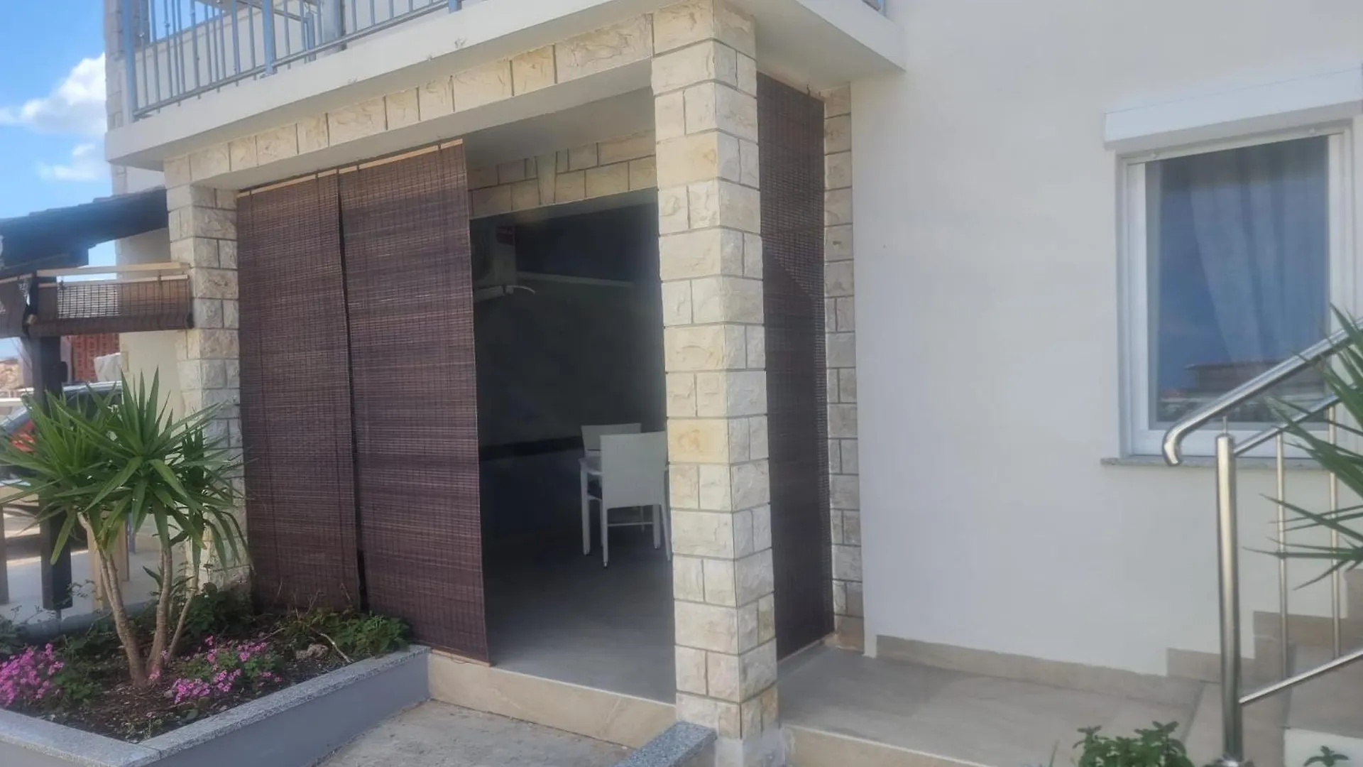 Apartment Apartmani Delminium Vir Croatia